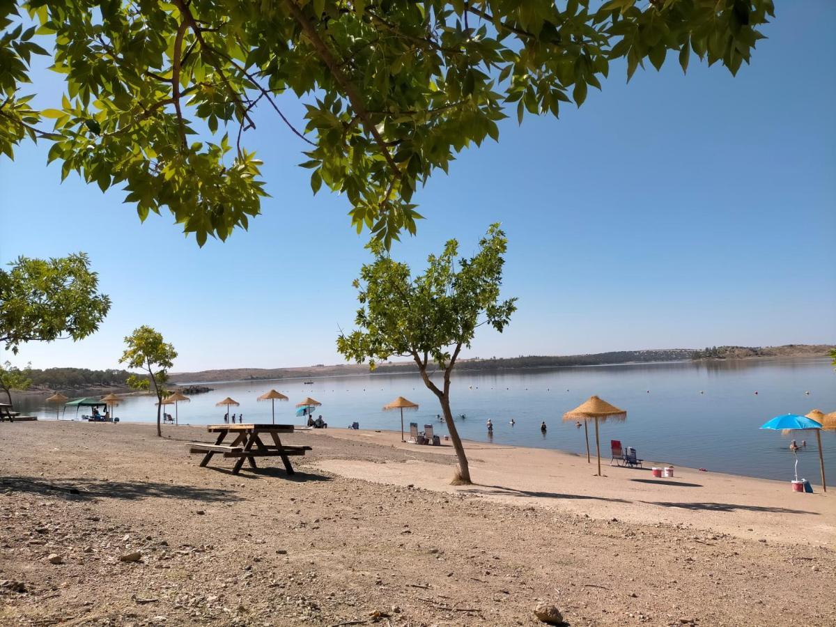 Casa En El Pantano De Orellana Orellana de la Sierra المظهر الخارجي الصورة