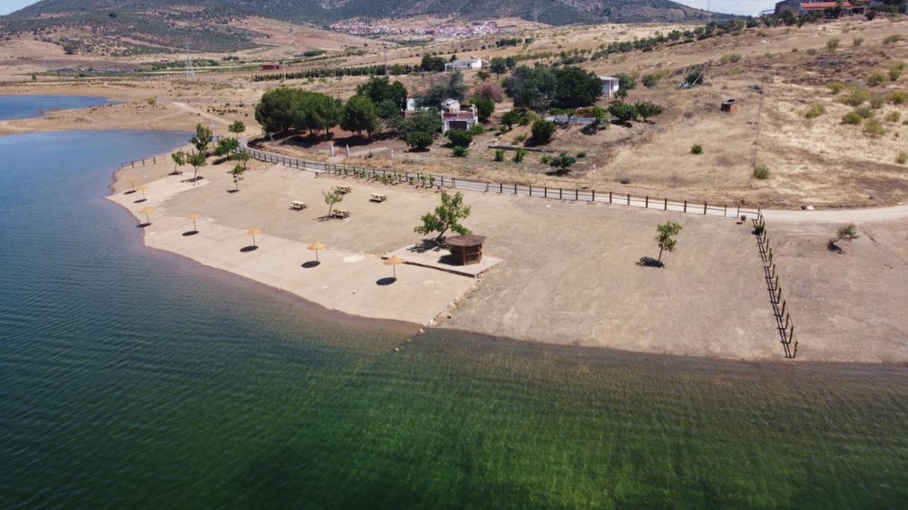 Casa En El Pantano De Orellana Orellana de la Sierra المظهر الخارجي الصورة